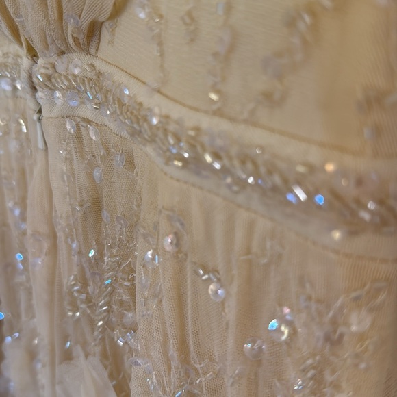 MAC DUGGAL
Embellished Illusion Cap Sleeve Gown - Picture 11 of 16